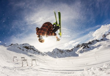 金年会官网-巴黎圣日耳曼队员黄牌过多，成为争议焦点，巴黎圣日耳曼队名由来